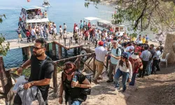 Savaş, yıllık 800 bin İranlı'nın geldiği Van'ı da vurdu!