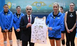 Bakan Uraloğlu’ndan PTT Kadın Voleybol Takımı’na destek ziyareti