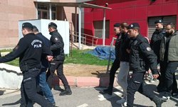 Öğretim üyesi olamayınca 512 milyon lira dolandırdı!