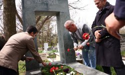 Ali Dinçer, vefatının 19. yılında Karşıyaka Mezarlığı’nda anıldı