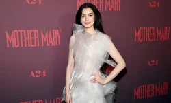 'İnşallah' diyen Anne Hathaway'e galada Kuran hediye edildi!