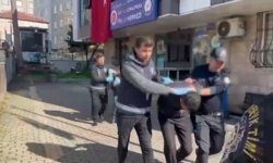 Bağcılar'da bıçaklı kavgaya müdahale eden 2 polis yaralandı