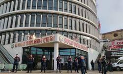 Bolu Belediyesi'ne operasyon: Jandarma binada arama yapıyor