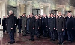 Devlet erkanı Anıtkabir'i ziyaret etti