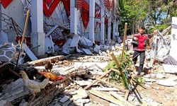 Endonezya'da 7.4 büyüklüğünde deprem