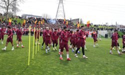Galatasaray taraftarı antrenmana çıkartma yaptı!