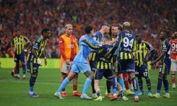 Fenerbahçe’de kriz: Taraftar Samandıra’yı bastı, çarpıcı sloganlar attı!