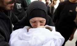 İsrail'in Gazze'ye saldırısı: Hamile kadın ve 2 çocuğu hayatını kaybetti