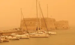 Girit Adası çöl tozu nedeniyle kırmızıya büründü