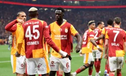 Derbiyi kazanan Galatasaray şampiyonluk meşalesini yaktı