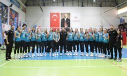 Voleybol altyapı liglerinde ödül töreni gerçekleştirildi!
