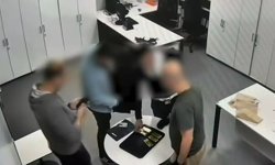 'Kırmızı Bültenle' aranan altın kaçakçısı İstanbul'da yakalandı