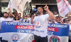 İzmir'de 4 belediyenin memurları, iş bırakıp CHP il binasına yürüdü!