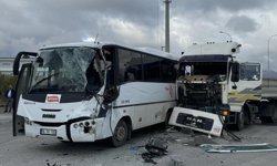 İşçi servisi ile tır çarpıştı: 12 yaralı