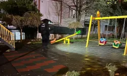 İzmir'de 2 yaşındaki çocuk parkta oynarken bıçaklı saldırıya uğradı