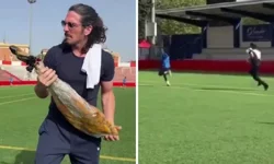 Müslüman futbolcuları 'domuz yiyin' diyerek kovaladı!