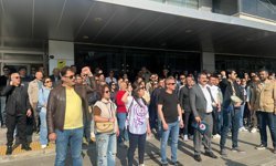 Karşıyaka Belediyesi'nde memurlardan tam gün iş bırakma eylemi