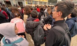 Kahramanmaraş’ta öğrenciler, saldırıda hayatını kaybedenler için dua etti