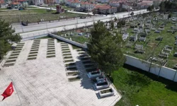 Sivas'ta mezar tartışması: Şehitlerle sivillerin mezarları farklı yöne bakıyor!