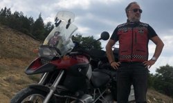 Motosiklet kulübü başkanı, yol kenarındaki tabelanın kurbanı oldu!