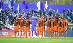 Arda Turan’ın maçında hava saldırısı alarmı!