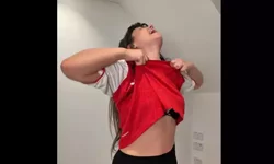 Sinir krizi geçiren taraftar ‘artık bıktım’ dedi, formasını parçaladı!