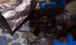 İzmir'de tarihi eser operasyonu: 203 eser ele geçirildi