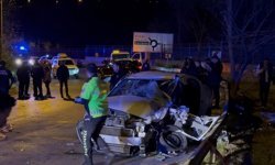 Servis minibüsü ile otomobil çarpıştı: 1’i ağır 11 yaralı