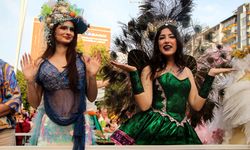 Adana Portakal Çiçeği Karnavalı'nda renkli görüntüler