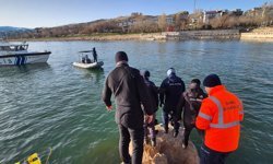 Van Gölü'nde kaybolan 17 yaşındaki gençten acı haber!