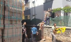 4’üncü kattan düşen işçi, sırtına saplanan demirle hastaneye kaldırıldı