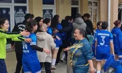 Kadın futbol maçında kavga: 5 kırmızı kart çıktı