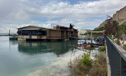 Atatürk Barajı’nın kapakları açıldı, Fırat Nehri’nin kıyısındaki mesire alanını su bastı
