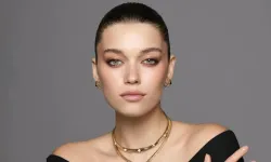 Afra Saraçoğlu, siyah bikinisiyle göz kamaştırdı