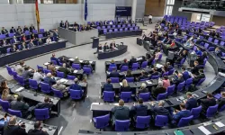 Almanya'da milletvekilleri, 500 euro zamlı maaştan vazgeçti