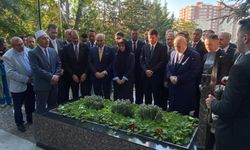 Devlet Bahçeli, Alparslan Türkeş'in mezarını ziyaret etti