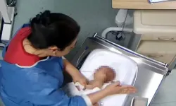 5 günlük bebeği darp eden hemşire, hakim karşısında!
