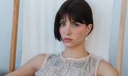 Oyuncu Beyza Gümülcine derin bacak yırtmacıyla olay oldu!