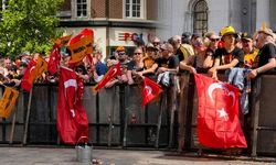 İngiltere’de Türk bayraklı şampiyonluk kutlaması!
