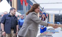 AK Parti’ye geçen Burcu Köksal sokağa ‘korumalarla’ çıktı!