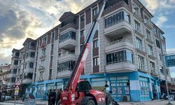 250 kilogram ağırlığındaki cenaze, 4'ücü kattan teleskopik forkliftle indirildi