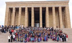 Miniklerden Anıtkabir’e anlamlı ziyaret
