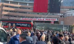 CHP Genel Merkezi’nde tahliye gerilimi: Kapılar kilitlendi, bina önünde arbede yaşandı