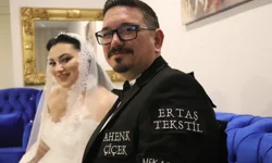 Düğün masrafını düşürmek için damatlığına sponsor doldurdu