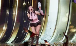 Eurovision'un birincisi Dara, Galatasaray formasıyla mesaj verdi