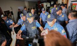 Filipinler Senatosu'nda silah sesleri