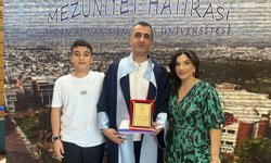 Güvenlik görevlisi olarak çalıştığı üniversiteden birincilikle mezun oldu