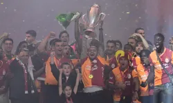 Şampiyon Galatasaray, kupasına kavuştu: Futbolcular, hangi şarkıyla sahneye çıktı?
