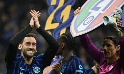 Hakan Çalhanoğlu, Inter'de kupa koleksiyonuna bir yenisini daha ekledi
