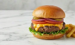 Hamburger yiyen üç kişi zehirlendi